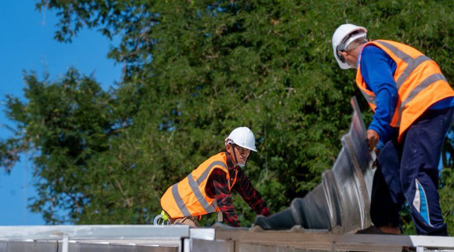 Professional gutter cleaning in Gilbert, LA